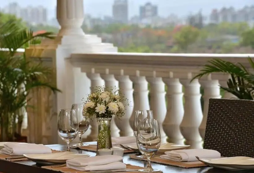 ホテル Majestic Court Sarovar Portico Navi Mumbai