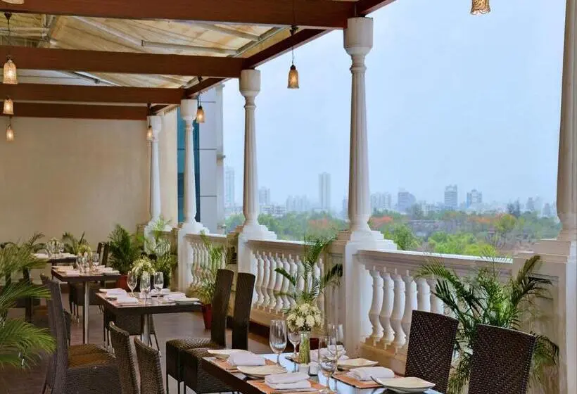 ホテル Majestic Court Sarovar Portico Navi Mumbai