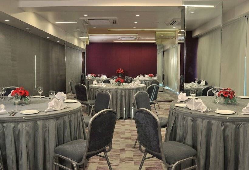 فندق Marasa Sarovar Portico  Rajkot