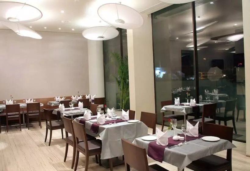 호텔 Marasa Sarovar Portico  Rajkot