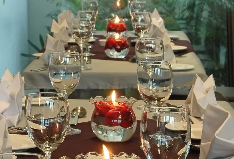 호텔 Marasa Sarovar Portico  Rajkot