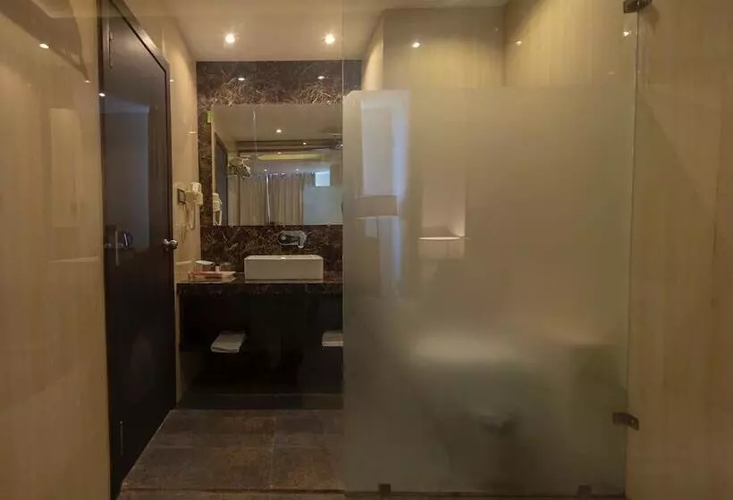 Lemon Tree Hotel Bhopal