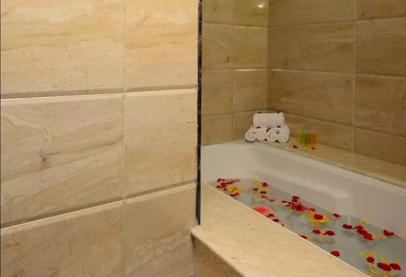 ホテル The Chariot Resort & Spa