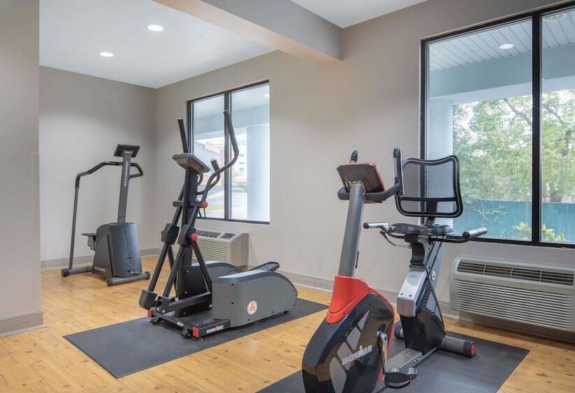 Отель Baymont By Wyndham Laurel