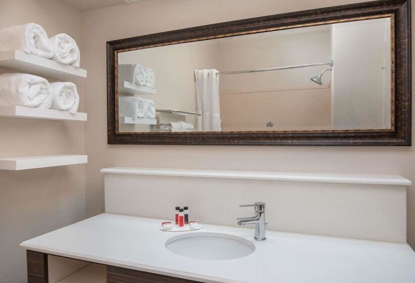 Отель Baymont By Wyndham Laurel