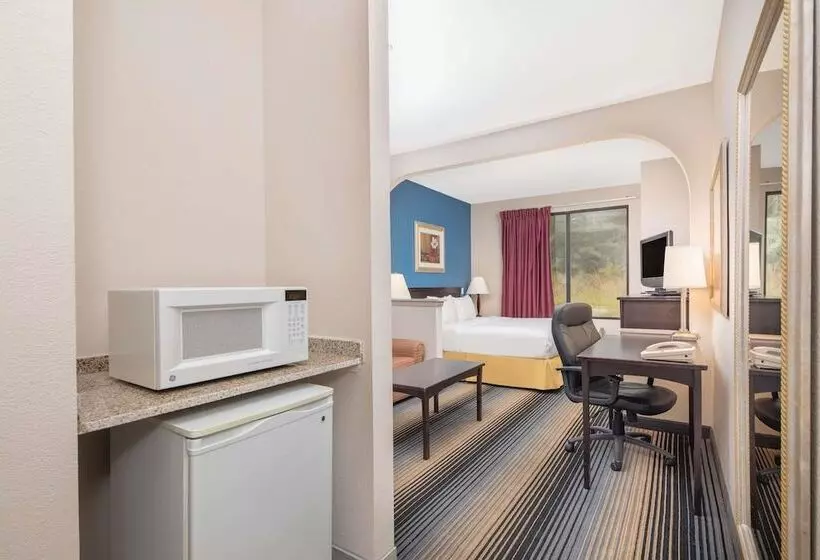 בית מלון כפרי Baymont By Wyndham Laurel