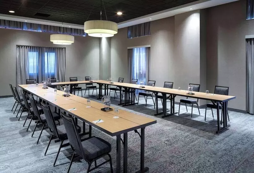 هتل Courtyard Omaha Downtown/old Market Area