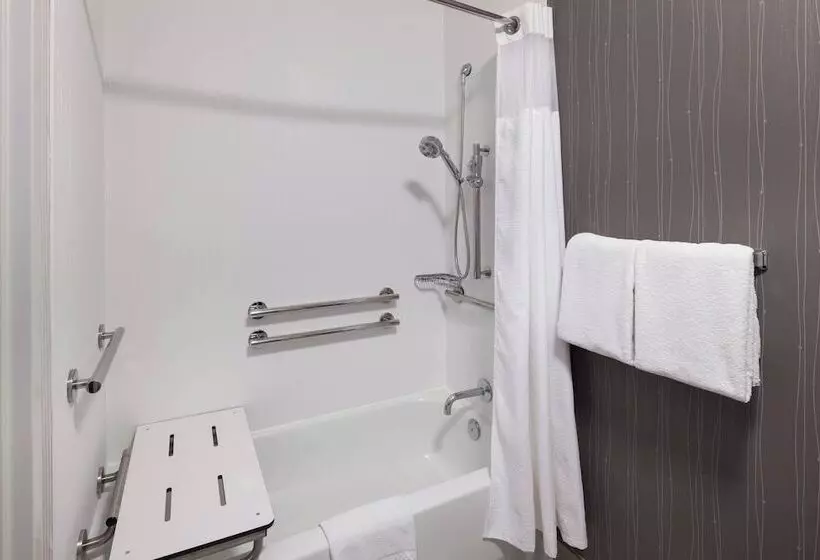 هتل Courtyard Omaha Downtown/old Market Area