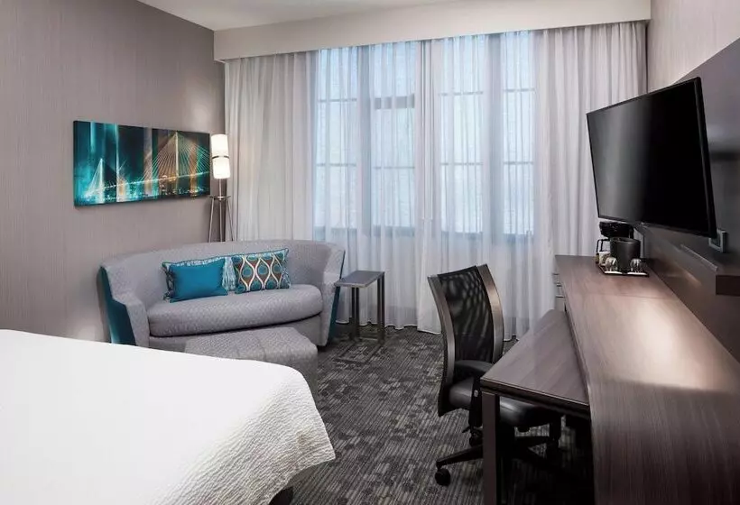 هتل Courtyard Omaha Downtown/old Market Area