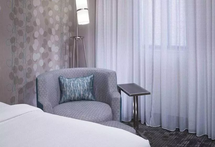 هتل Courtyard Omaha Downtown/old Market Area