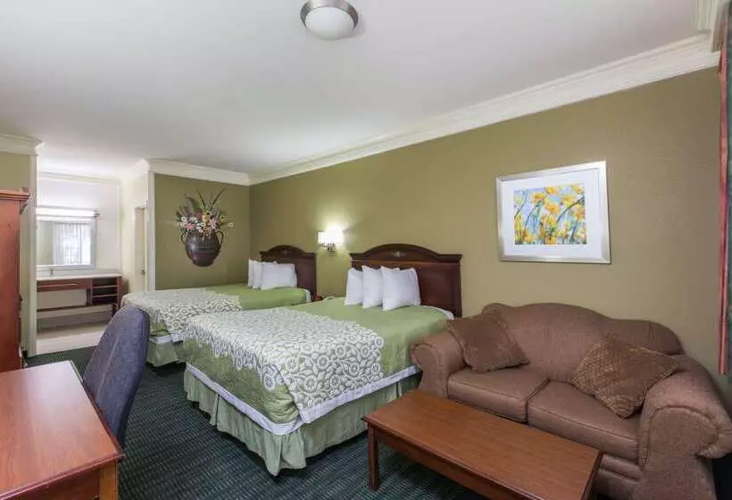 Hotel Days Inn & Suites By Wyndham Big Spring