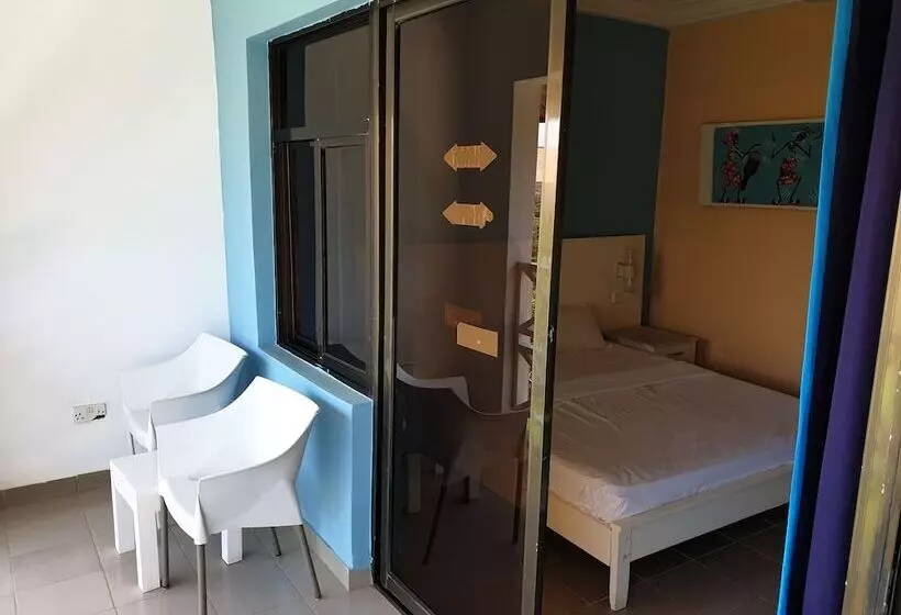 هتل Djembe Beach Resort