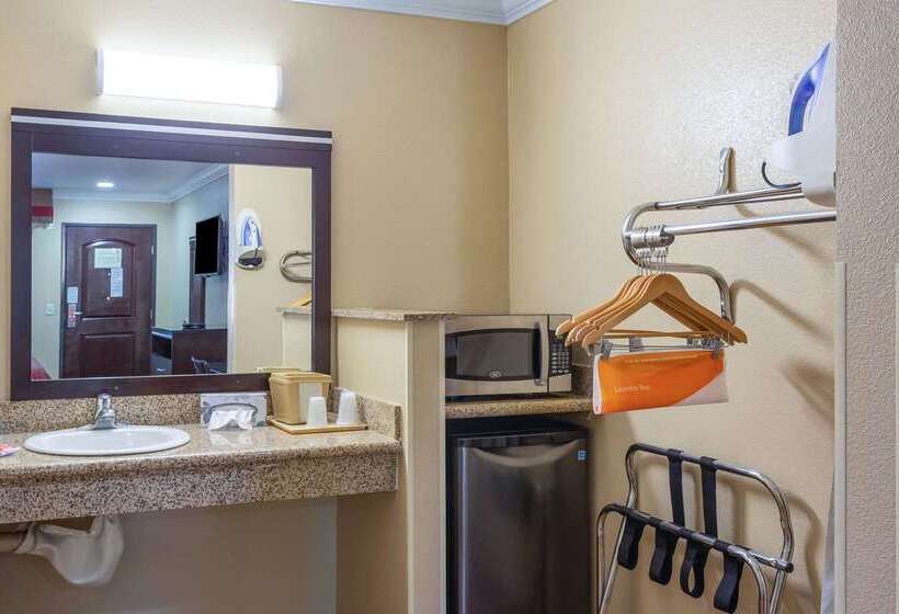 فندق Econo Lodge Inn & Suites Escondido Downtown