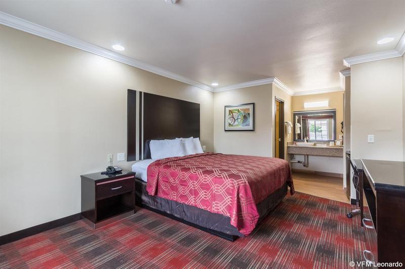 فندق Econo Lodge Inn & Suites Escondido Downtown