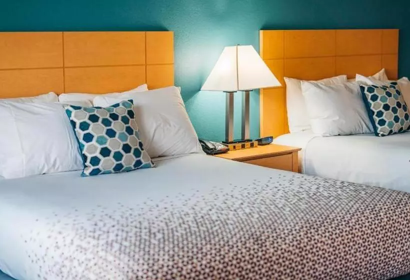 Отель Quiet Corner Inn