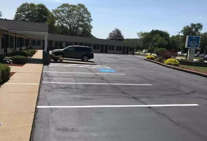 Отель Quiet Corner Inn