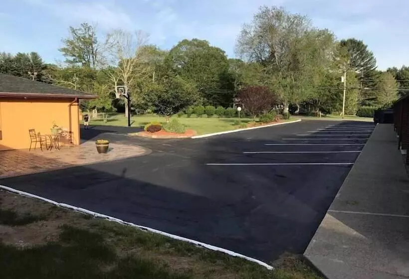 Отель Quiet Corner Inn