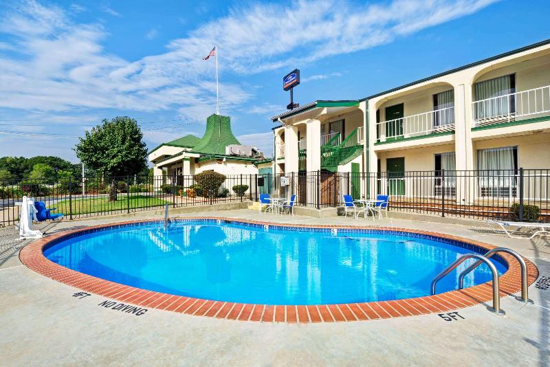 호텔 Super 8 By Wyndham Mcdonough Ga