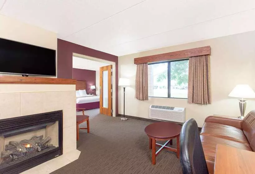 Отель Americinn By Wyndham New London