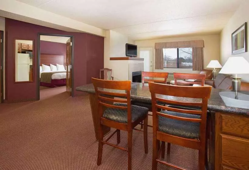 Отель Americinn By Wyndham New London