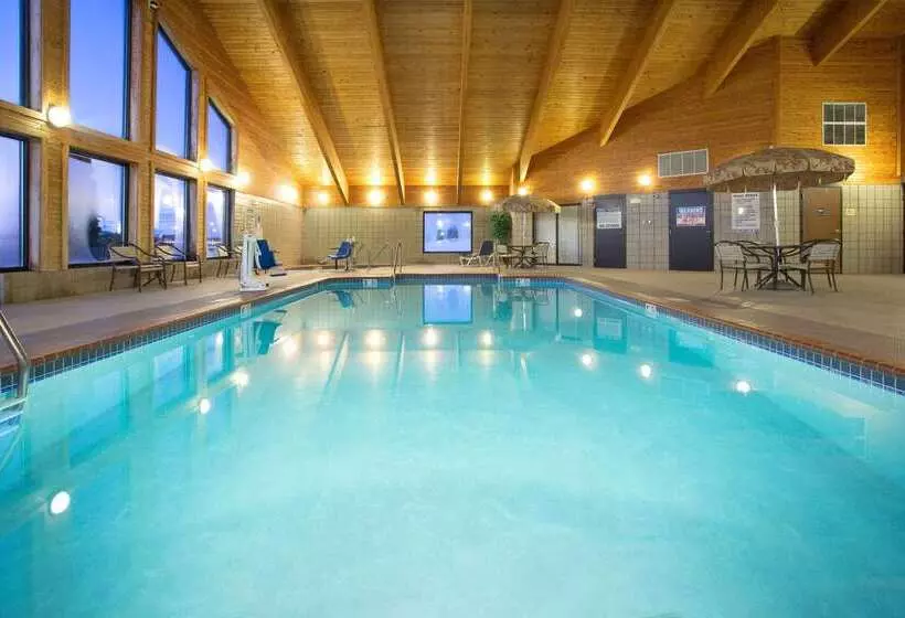 Отель Americinn By Wyndham New London