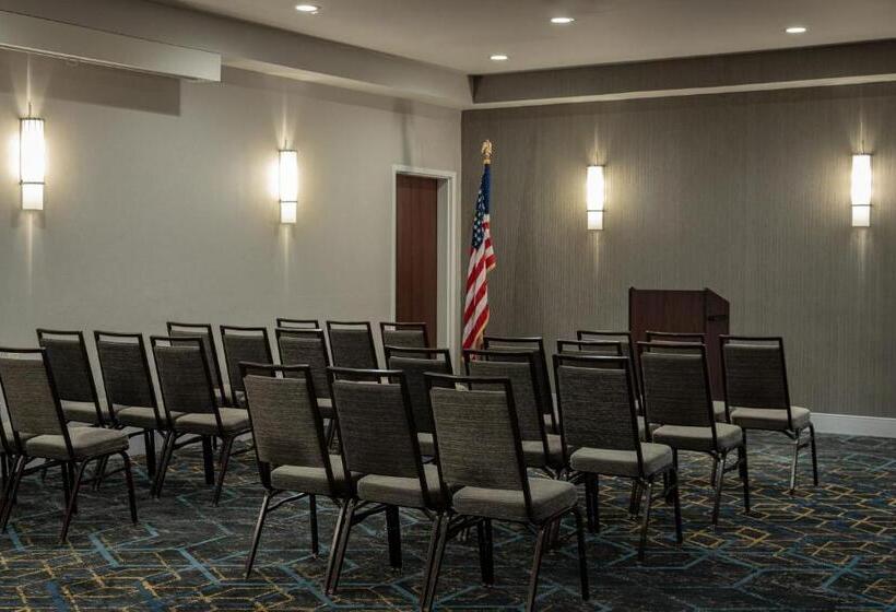 호텔 Courtyard Long Island Macarthur Airport