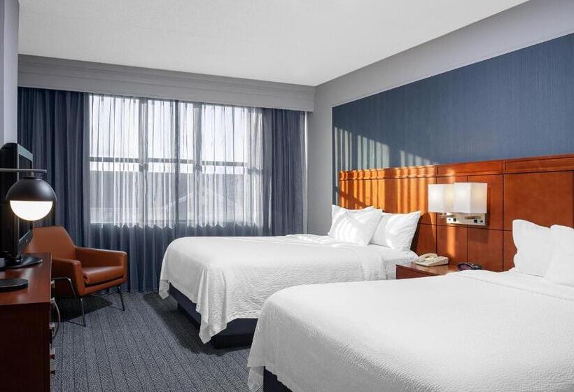 호텔 Courtyard Long Island Macarthur Airport