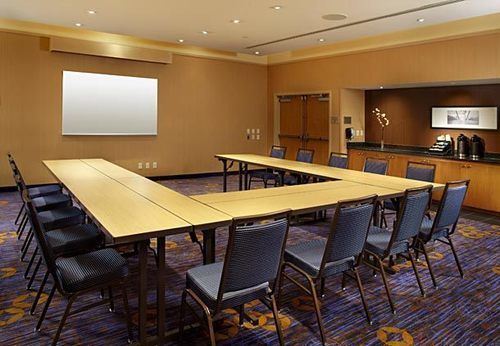 Отель Courtyard By Marriott Pittsburgh Shadyside