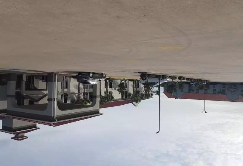 Отель Days Inn By Wyndham Galliano La