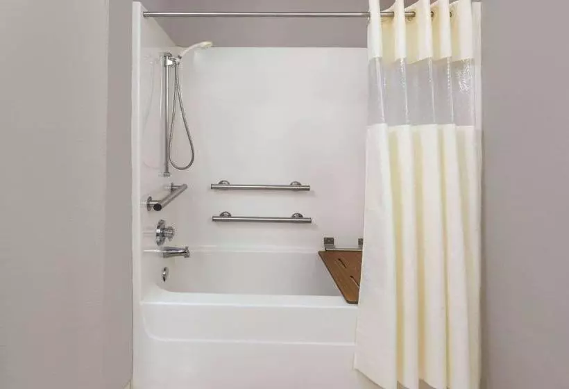 Отель Days Inn By Wyndham Galliano La