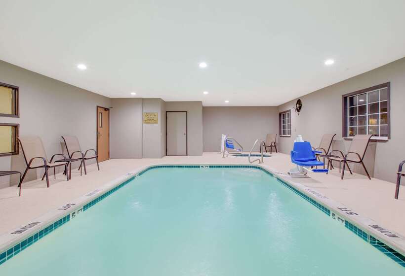 Отель Days Inn By Wyndham Mesquite Rodeo Tx