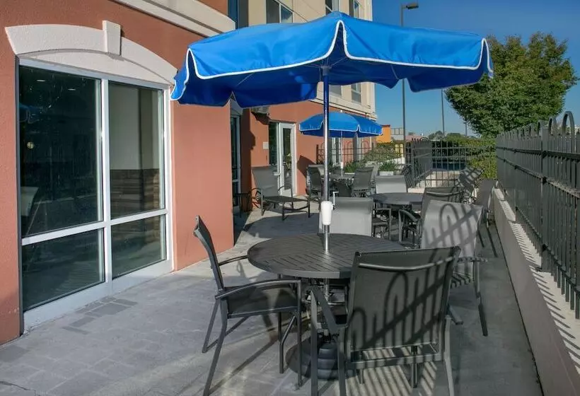 Отель Fairfield Inn & Suites By Marriott Dover