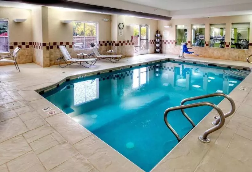 酒店 Stones River Inn & Suites