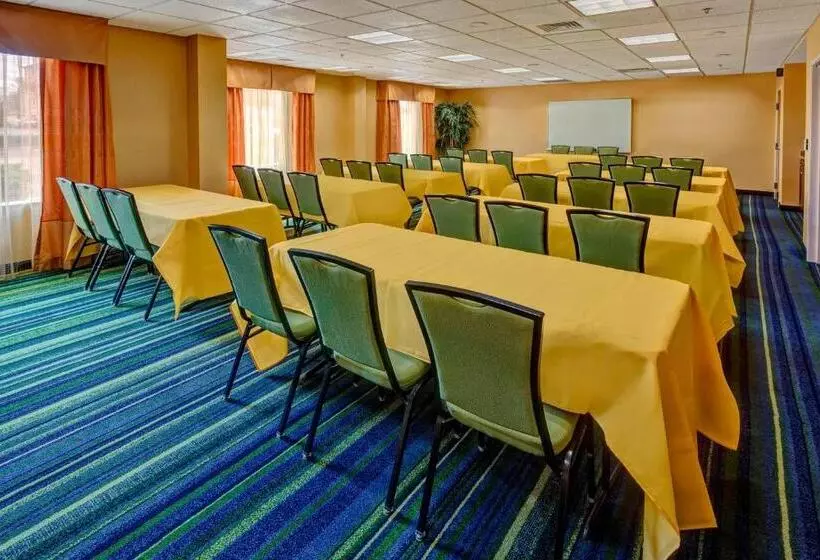 酒店 Stones River Inn & Suites