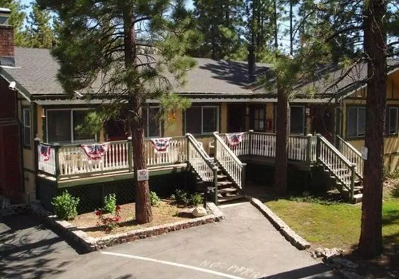 فندق Fireside Lodge