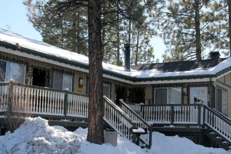 فندق Fireside Lodge