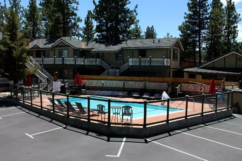 فندق Fireside Lodge