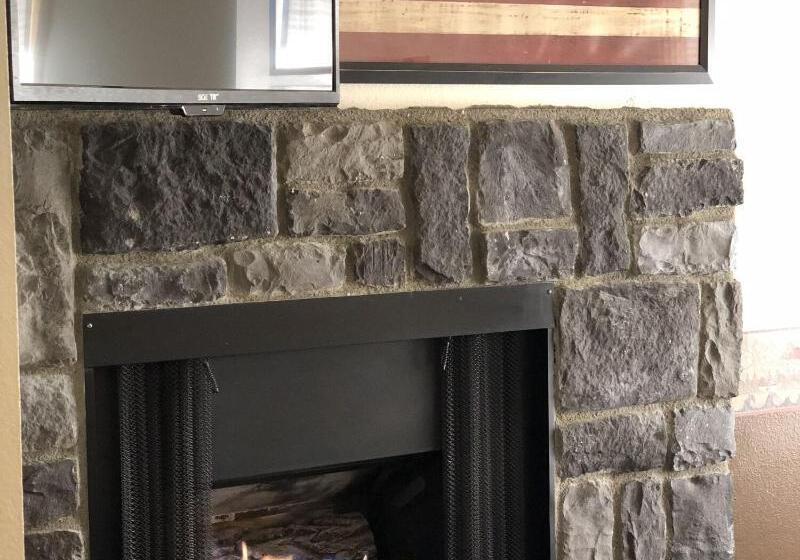 فندق Fireside Lodge