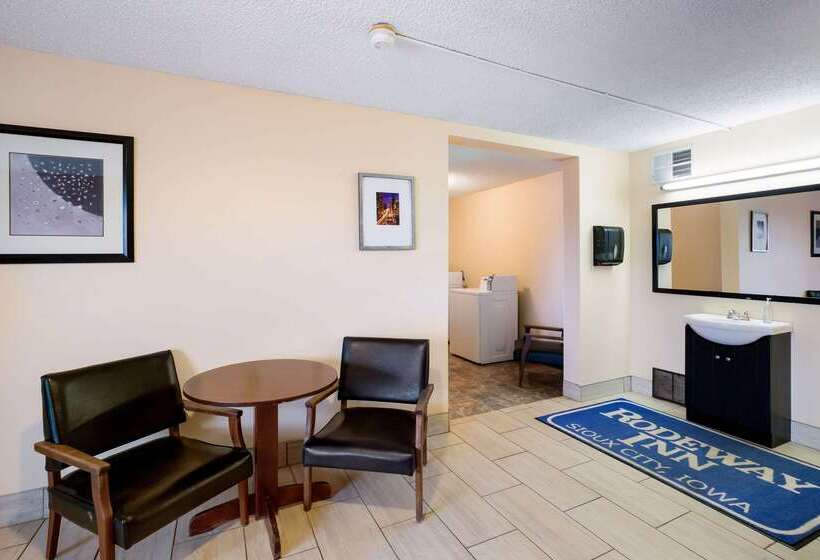 בית מלון כפרי Rodeway Inn Sergeant Bluff  Sioux City