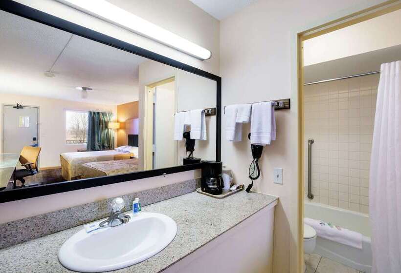 בית מלון כפרי Rodeway Inn Sergeant Bluff  Sioux City