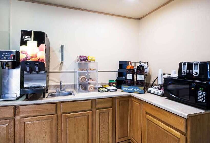 בית מלון כפרי Rodeway Inn Sergeant Bluff  Sioux City