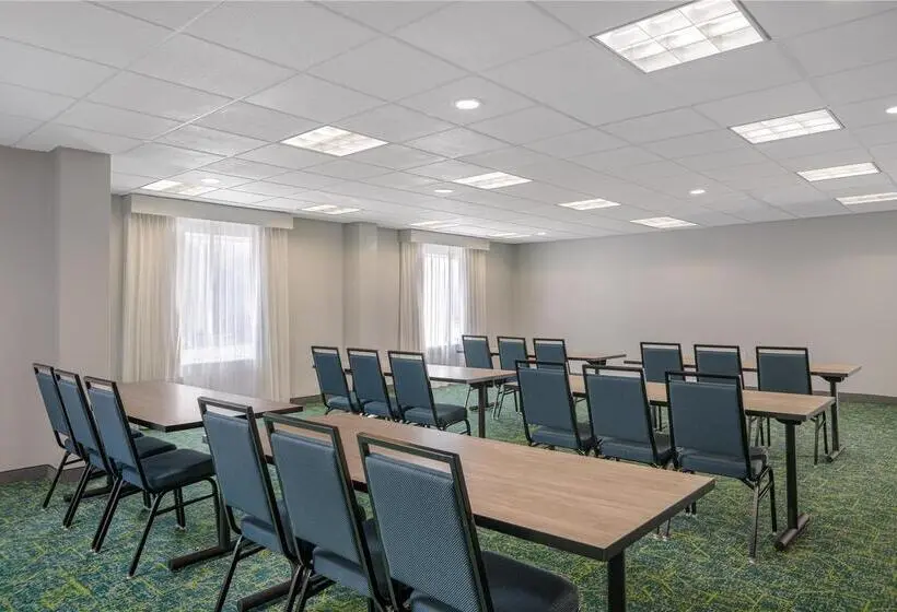 ホテル Stones River Inn & Suites