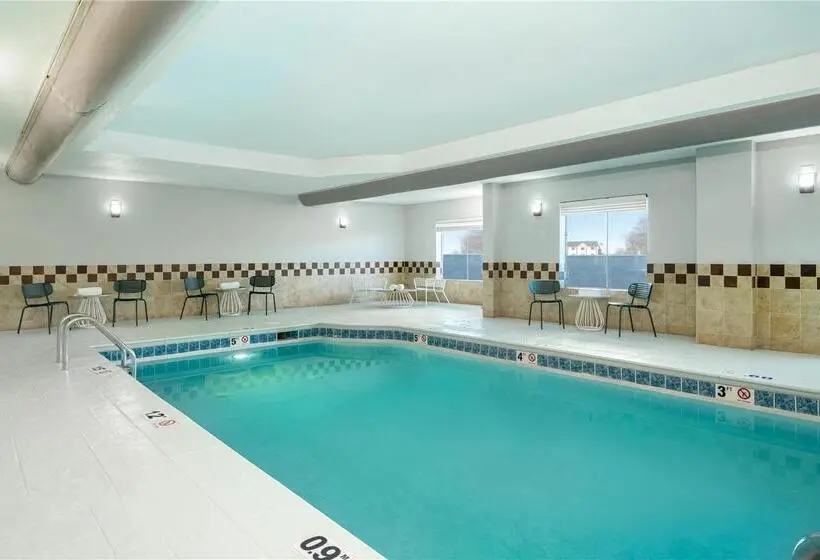 ホテル Stones River Inn & Suites