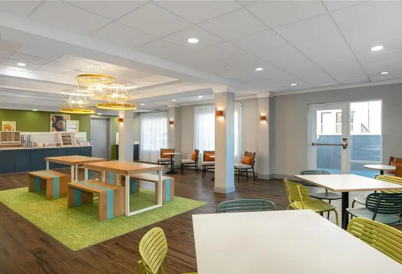 ホテル Stones River Inn & Suites