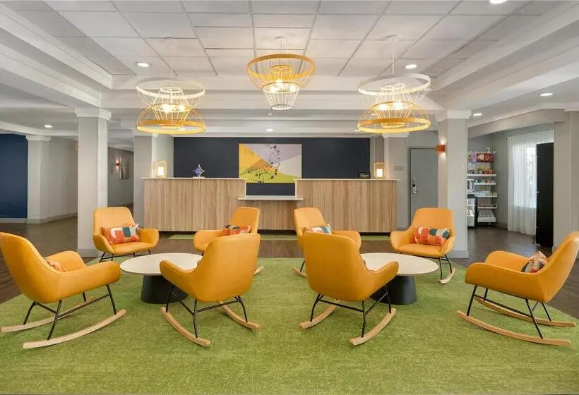ホテル Stones River Inn & Suites