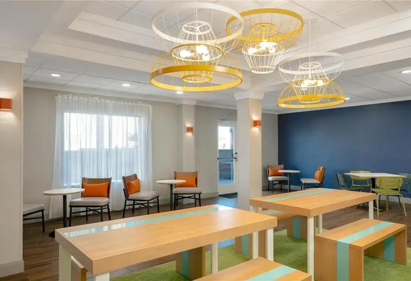 ホテル Stones River Inn & Suites