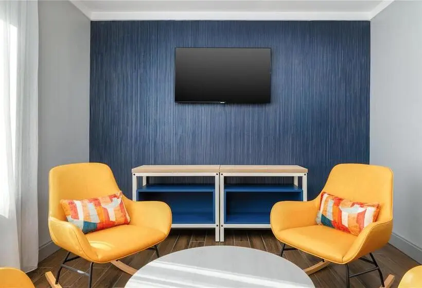 ホテル Stones River Inn & Suites