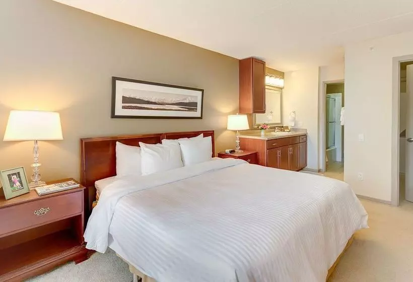 Oakwood Falls Church Aparthotel