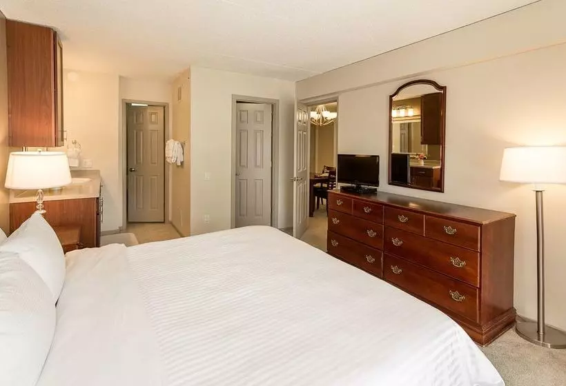 Oakwood Falls Church Aparthotel