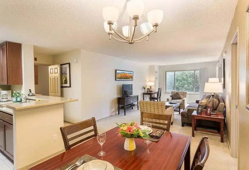 Oakwood Falls Church Aparthotel